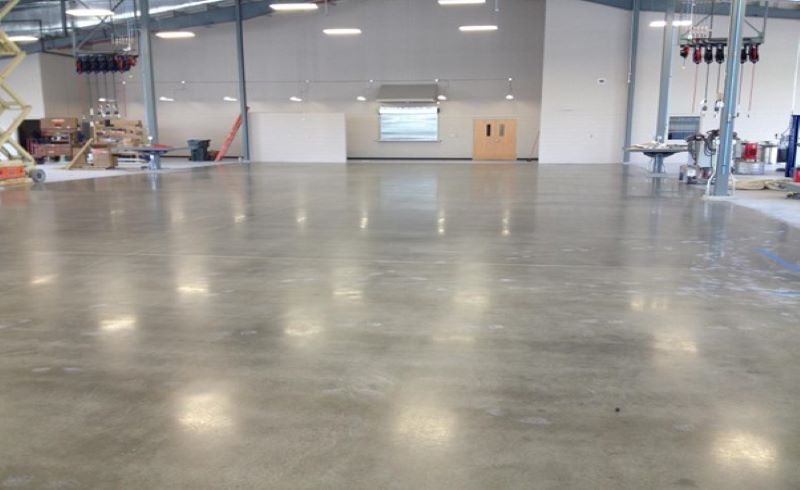 Image of a greg epoxy floor in a warehouse